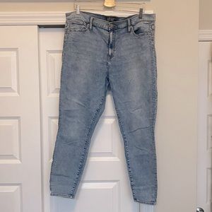 GAP Denim light wash high rise leggings, size 16/33” Regular